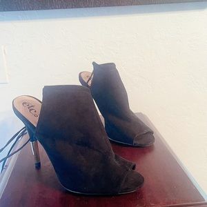 Peep toe.Tie back -ankle